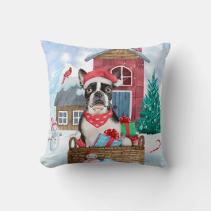 雪の中でボストンテリア犬クリスマスドッグハウス クッション