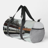 雪の中で列車 ダッフルバッグ (右コーナー)