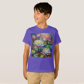 雪の中で咲く上品な蓮の花 Tシャツ (正面フル)