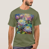 雪の中で咲く上品な蓮の花 Tシャツ (正面)