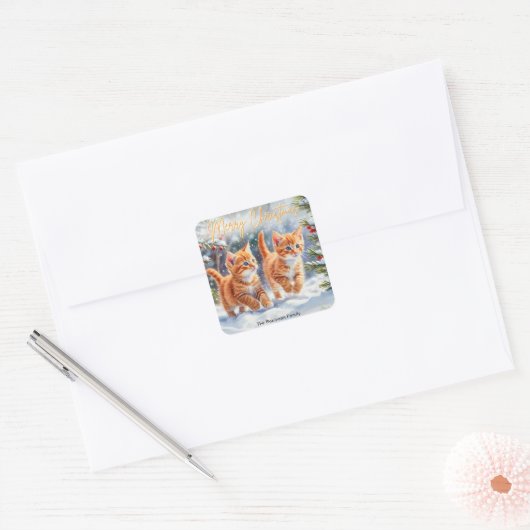 雪の中で猫を産むかわいいジンジャーがクリスマスに元気 スクエアシール (封筒)