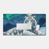 雪の中で白い虎とベビーの子 デスクマット (キーボード&マウス)