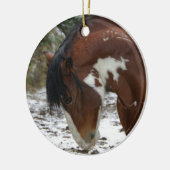 雪の中で突出する セラミックオーナメント (左)