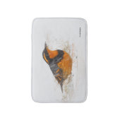 雪の中で美しい多彩なツグミの鳴鳥 バスマット (正面縦)