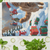 雪の中で走るトルコアンゴラ猫 クリスマスハット キッチンタオル (折り畳み)