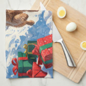 雪の中で走Wheaten Terrier Hatとクリスマスハット キッチンタオル (四つ折り)