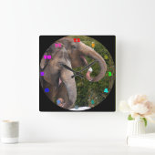 雪の中で遊かわいい象が幸せそうに。 スクエア壁時計 (ホーム)