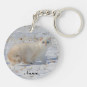 雪の中で青い目をした炎のポイントキャット キーホルダー (裏面)