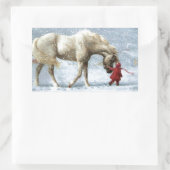 雪の中で馬を引っ張る子供 長方形シール (バッグ)