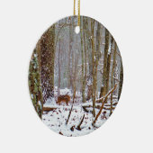 雪の中で鹿、脚をなめる セラミックオーナメント (右)