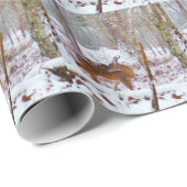 雪の中で鹿、脚をなめる ラッピングペーパー (ロールコーナー)