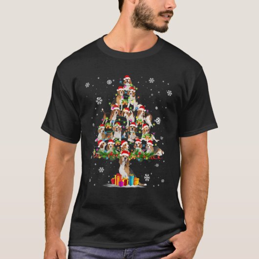 雪の中におもしろい眠るサンタのビーグルドッグクリスマスツリーハット Tシャツ (正面)
