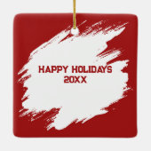 雪の中にクリスマスツリーを持つ赤いレトロトラック セラミックオーナメント (裏面)