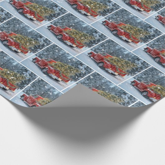 雪の中にクリスマスツリーを持つ赤いレトロトラック ラッピングペーパー (角)