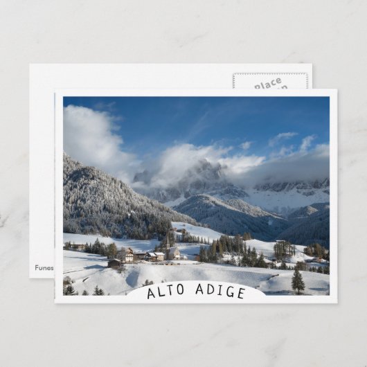 雪の中にドロミートの山を持つ小さな村 ポストカード (正面/裏面)