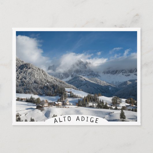 雪の中にドロミートの山を持つ小さな村 ポストカード (正面)