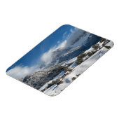 雪の中にドロミート山脈を持つ小さな村 マグネット (左側)