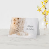 雪の中に柔らかい黄金のオオヤマネコの足を持つ誕生日カード カード (黄色い花)