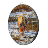 雪の中に茶色とクリームのミニチュアホース。 ダーツボード (正面右)