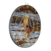 雪の中に茶色とクリームのミニチュアホース。 ダーツボード (正面左)