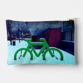 雪の中に閉じ込められる アクセサリーポーチ (裏面)