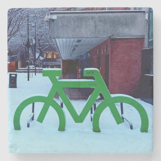 雪の中に閉じ込められる ストーンコースター (正面)