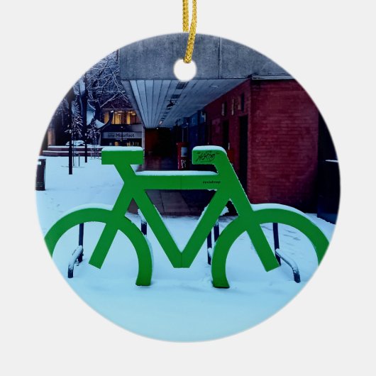 雪の中に閉じ込められる セラミックオーナメント (正面)