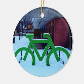 雪の中に閉じ込められる セラミックオーナメント (左)