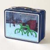 雪の中に閉じ込められる メタルランチボックス (裏面)
