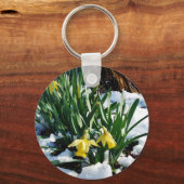 雪の中に黄色の水仙の花 キーホルダー (正面)