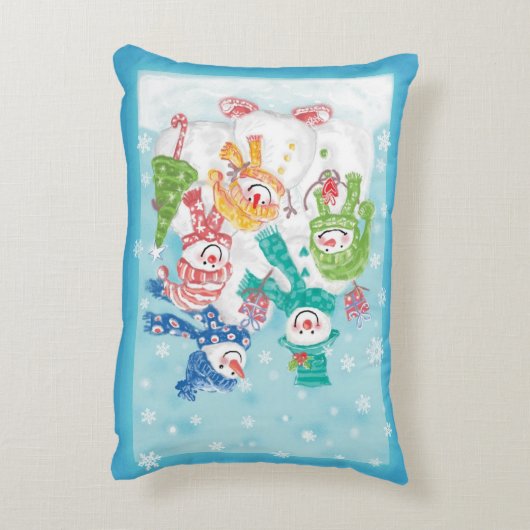 雪の中のかわいいクリスマス雪だるまファミリー アクセントクッション (裏面(縦))