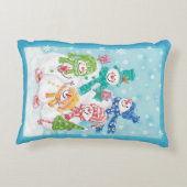 雪の中のかわいいクリスマス雪だるまファミリー アクセントクッション (裏面)