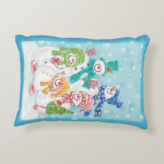 雪の中のかわいいクリスマス雪だるまファミリー アクセントクッション (裏面)