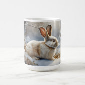 雪の中のかわいい茶色と白いバニーウサギ コーヒーマグカップ (中央)