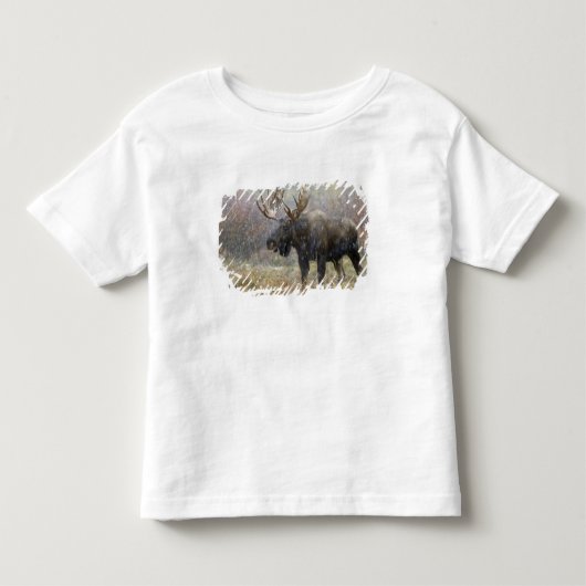 雪の中のアメリカヘラジカとポプラの木 トドラーTシャツ (正面)