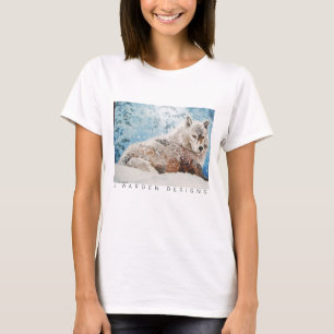 雪の中のオオカミTシャツの女の子 Tシャツ