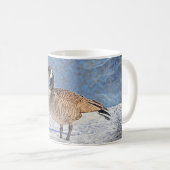 雪の中のカナダのガチョウ コーヒーマグカップ (正面右)