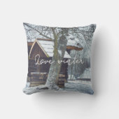 雪の中のカントリーコテージ クッション (正面)