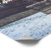 雪の中のカントリーコテージ ポスター (角)