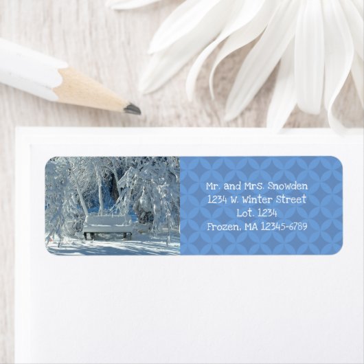 雪の中のガーデンベンチ/青いパターン/冬/ ラベル (インサイチュ)