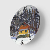 雪の中のキャビン ラウンド壁時計 (傾斜)