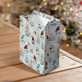 雪の中のキュートなクリスマス・ノーム ミディアムペーパーバッグ