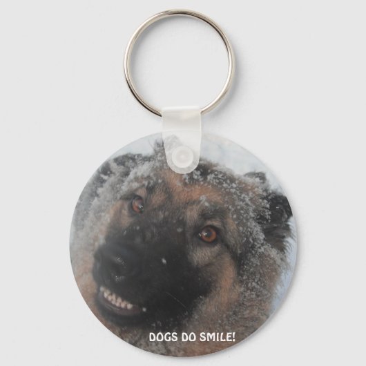 雪の中のキーチェーンドイツの羊飼い微笑 キーホルダー (正面)