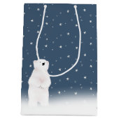 雪の中のクリスマスのホッキョクグマ ミディアムペーパーバッグ (裏面)