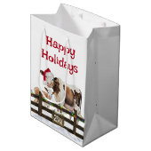 雪の中のクリスマスの牛と子牛 ミディアムペーパーバッグ (正面アングル)