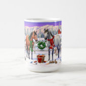 雪の中のクリスマスの馬 コーヒーマグカップ (中央)