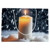 雪の中のクリスマスキャンドル ラージペーパーバッグ (裏面)