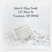 雪の中のクリスマスミュージックとオーナメント スクエアシール (正面)