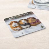 雪の中のクリスマスモルモット スクエアペーパーコースター (アングル)