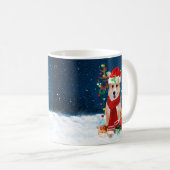 雪の中のコルギ犬とクリスマスプレゼント コーヒーマグカップ (正面右)